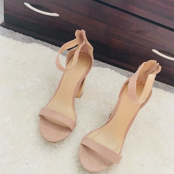 Light pink heels size 9 - Picture 2 of 6